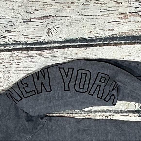 New York Yankees MLB Baseball Long Sleeve Sports Tshirt NY Yankees - Picture 4 of 6